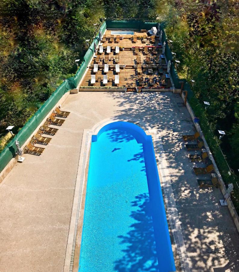 เชวาฮีร์ โฮเต็ล อิสตันบูล เอเชีย Hotel ภายนอก รูปภาพ The swimming pool at the hotel