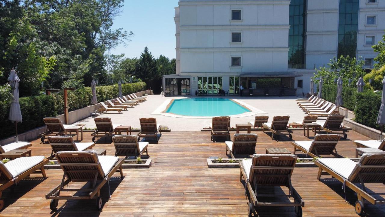 เชวาฮีร์ โฮเต็ล อิสตันบูล เอเชีย Hotel ภายนอก รูปภาพ The pool at the hotel