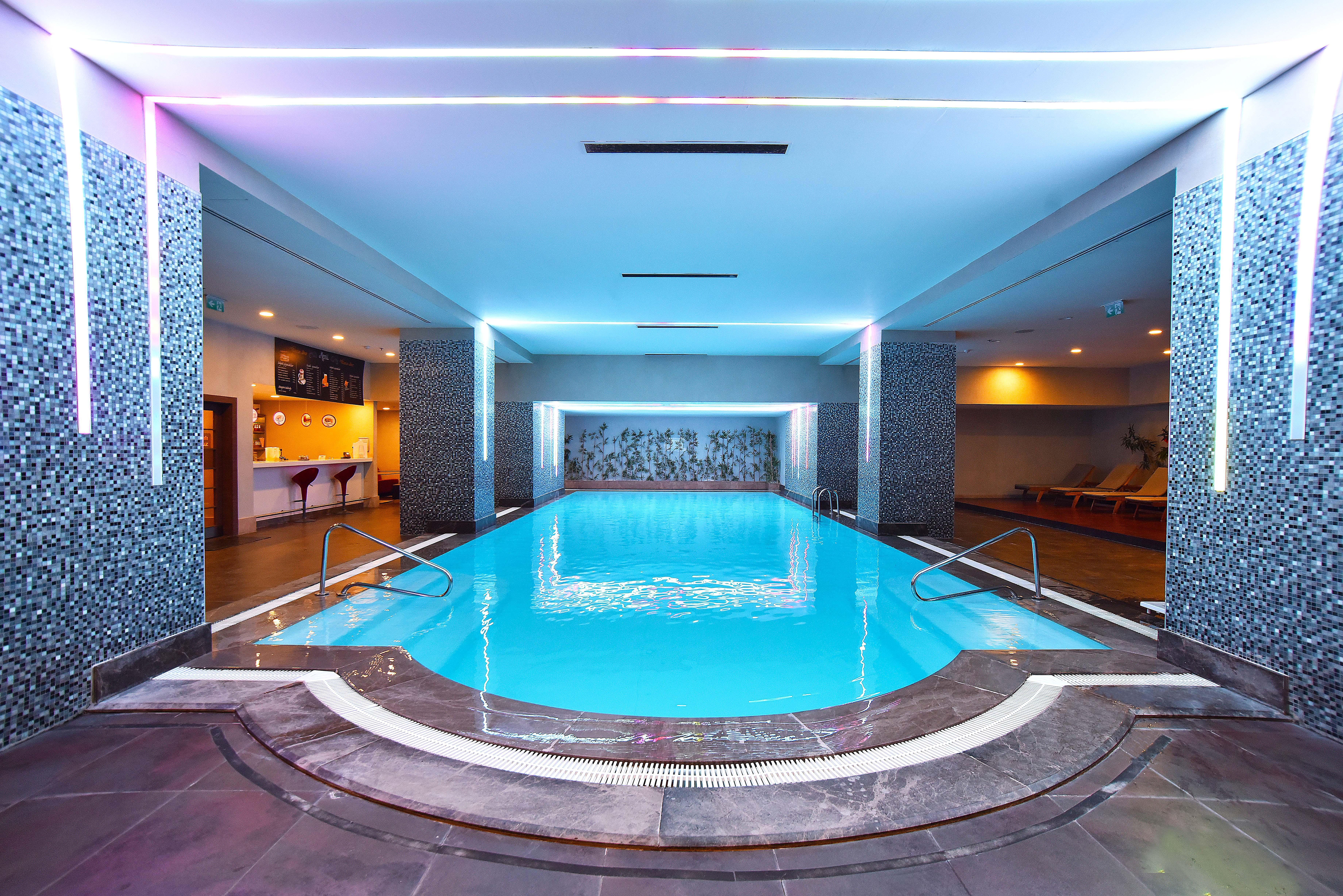 เชวาฮีร์ โฮเต็ล อิสตันบูล เอเชีย Hotel ภายนอก รูปภาพ The swimming pool at the hotel