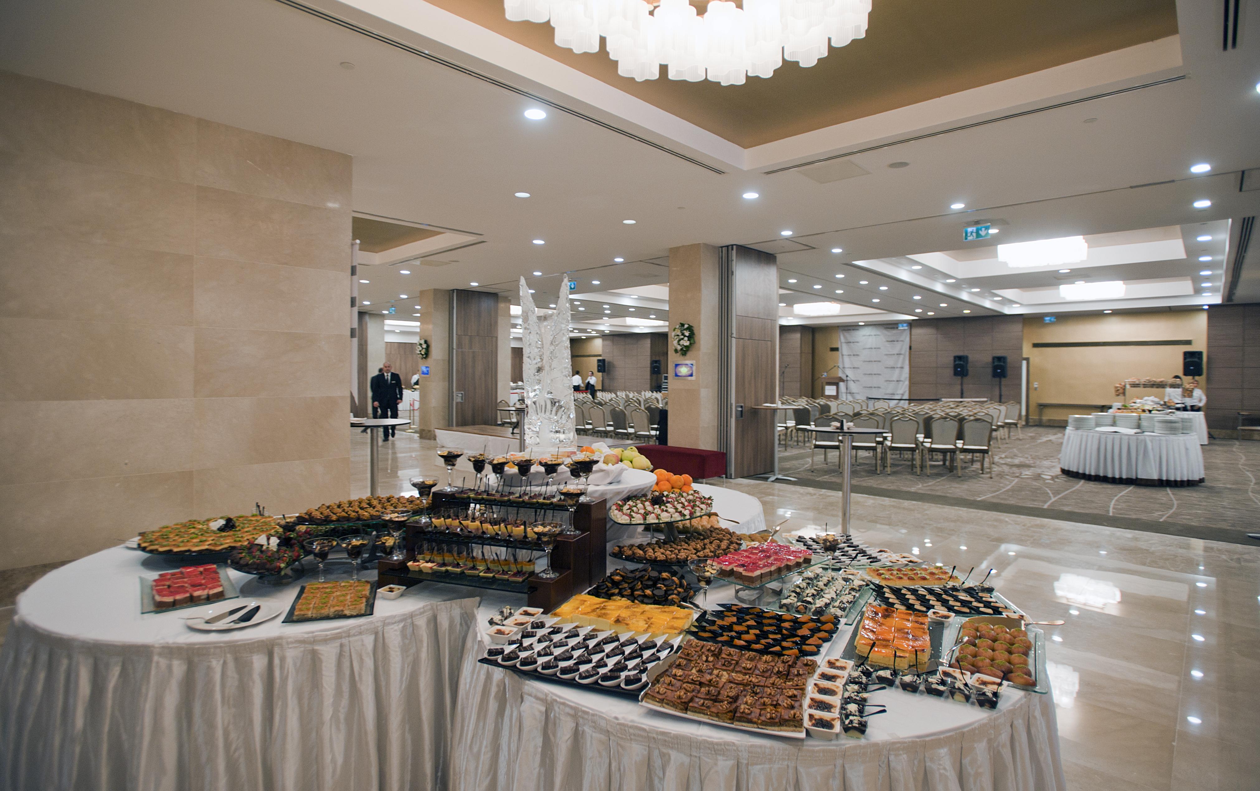 เชวาฮีร์ โฮเต็ล อิสตันบูล เอเชีย Hotel ภายนอก รูปภาพ A buffet at a hotel